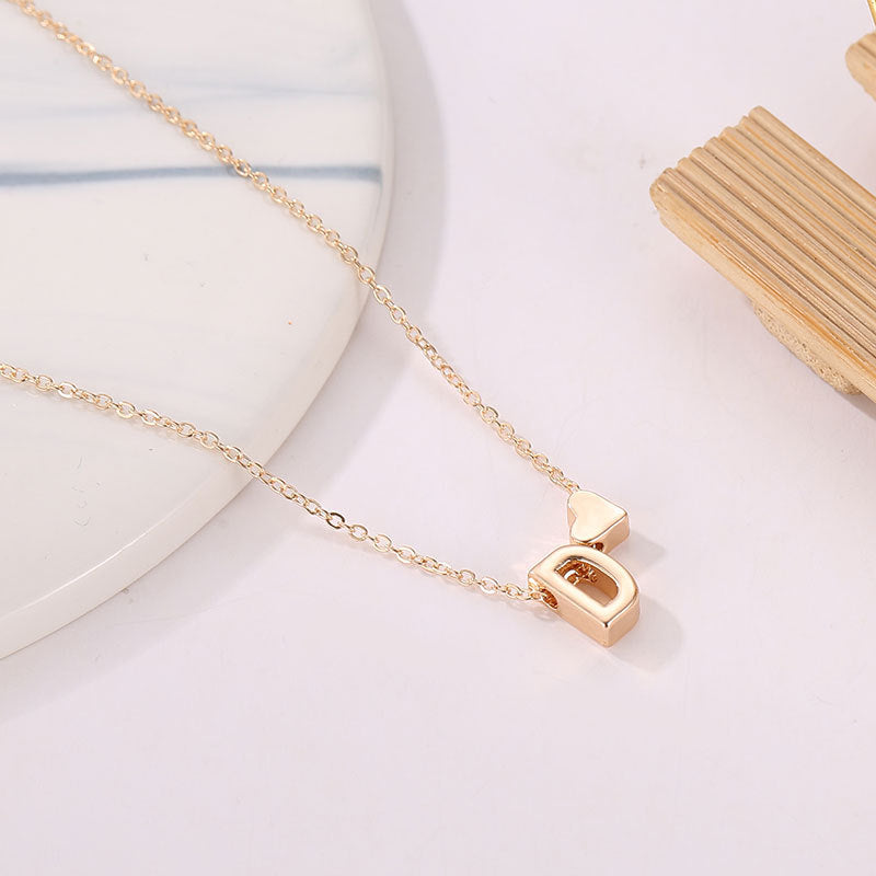 Itens simples do alfabeto inglês em liga, colar elegante e minimalista em tom dourado.
