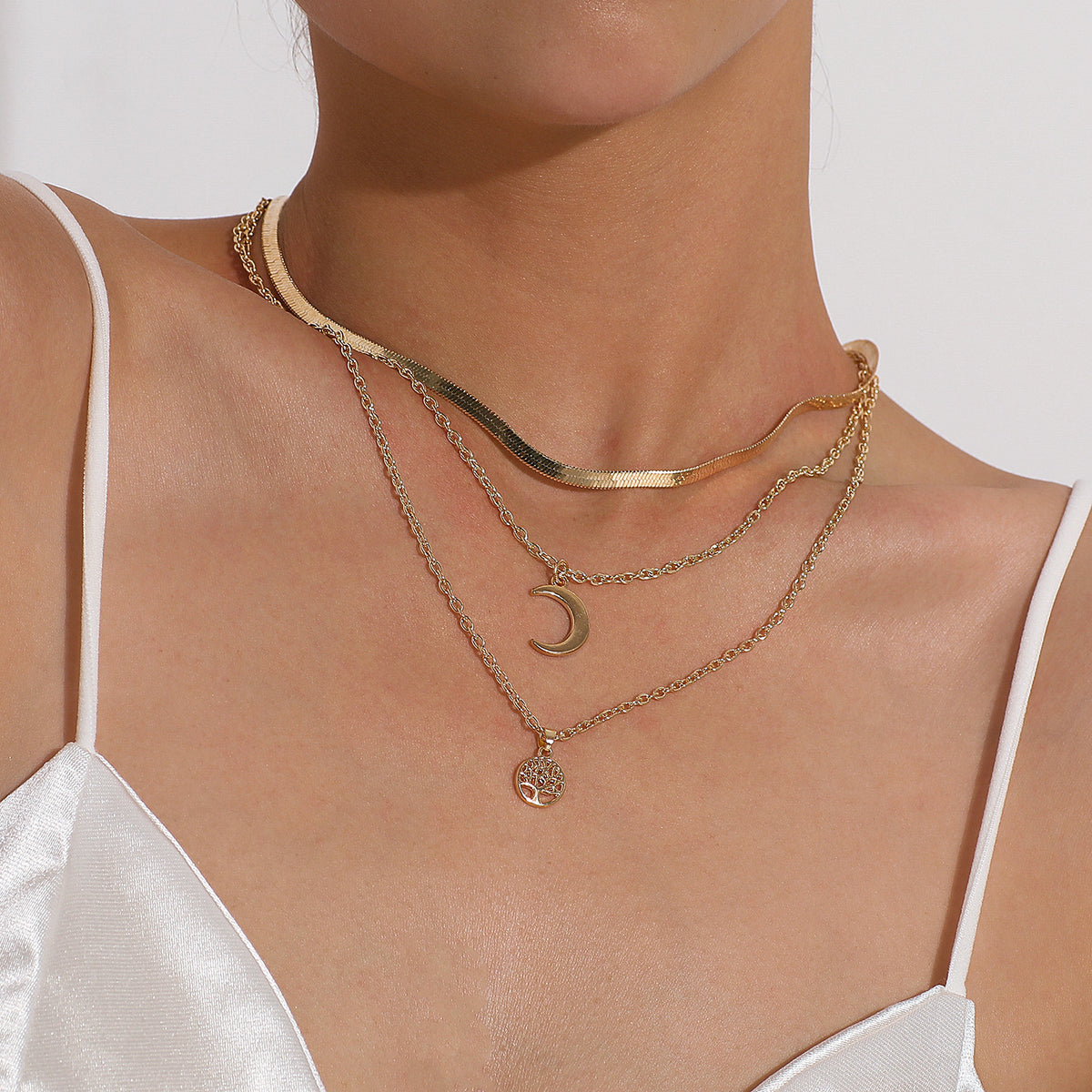 Acessórios de hip-hop estilo europeu: colar elegante em camadas com design moderno.
